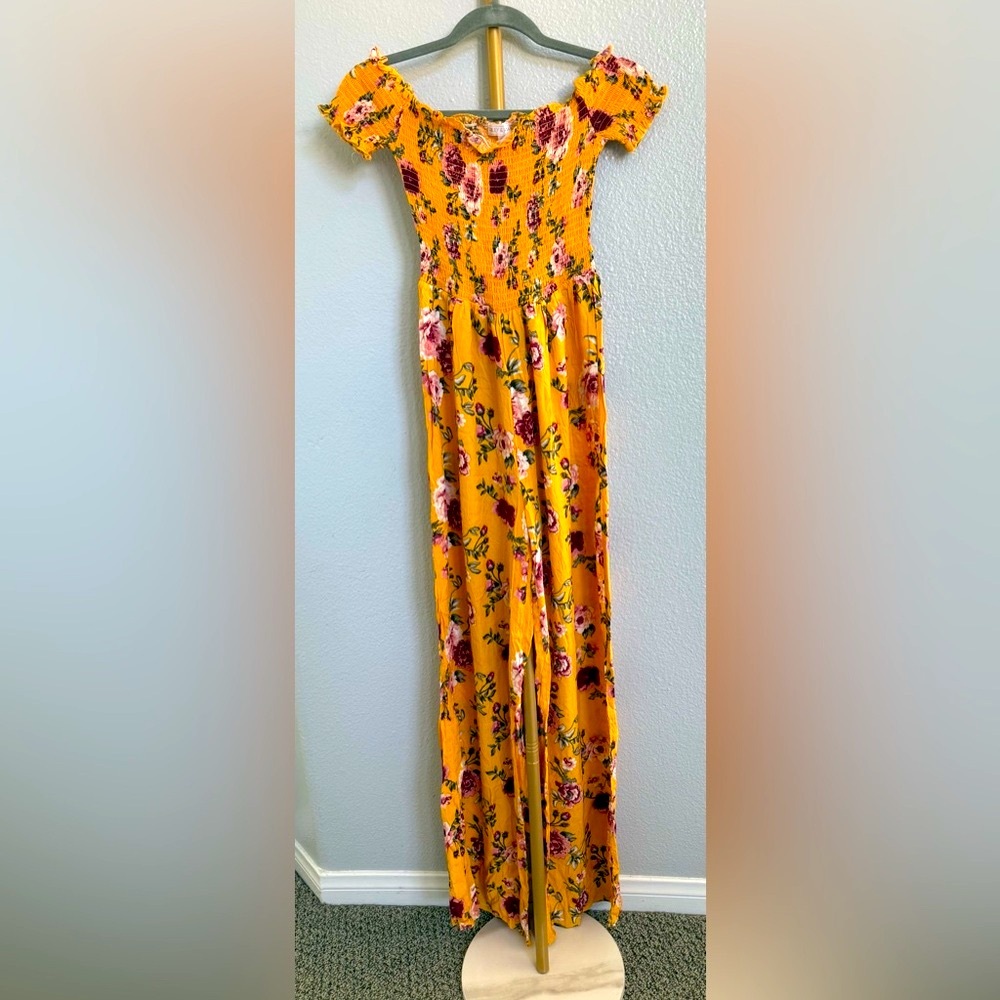 NWOT Yellow floral jumpsuit by Riley + James size Medium